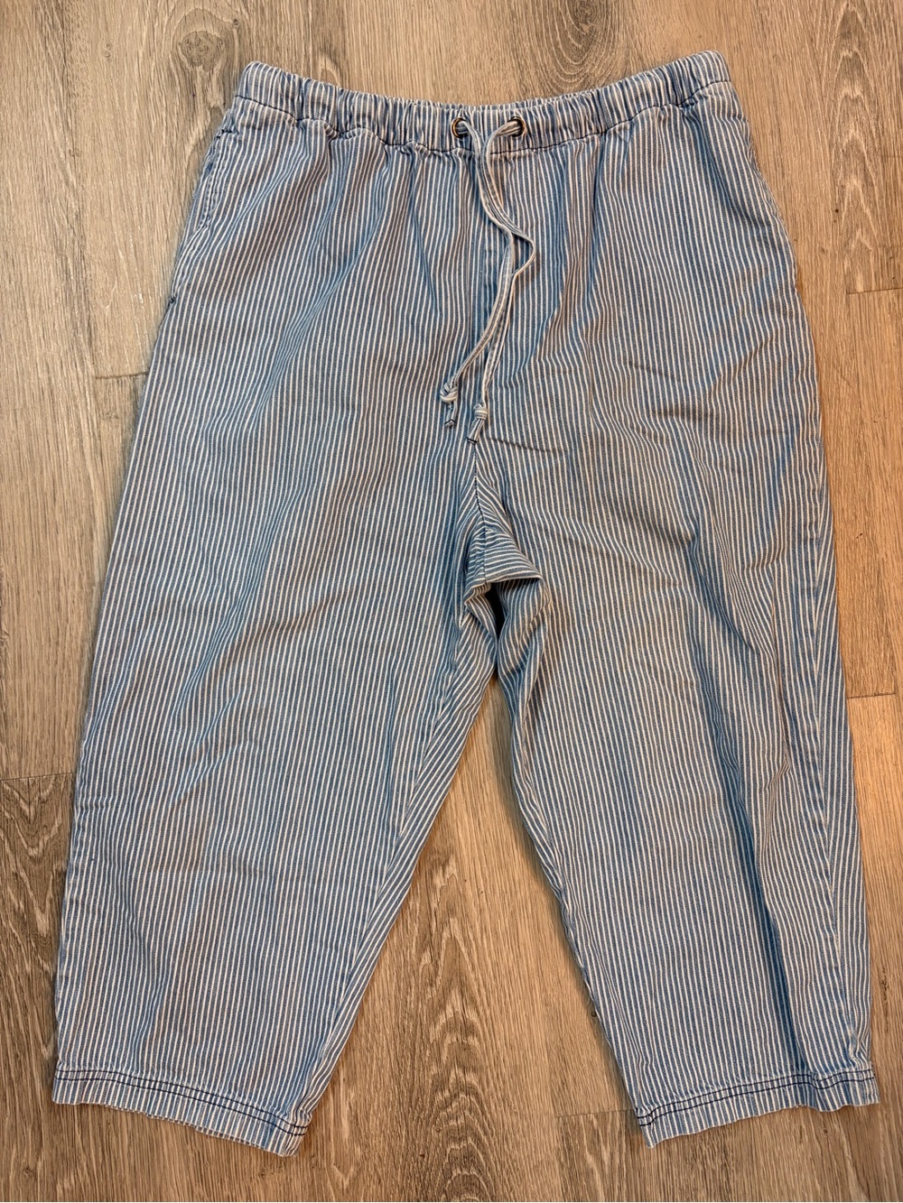 Denim&Co Blue and white striped cotton capris